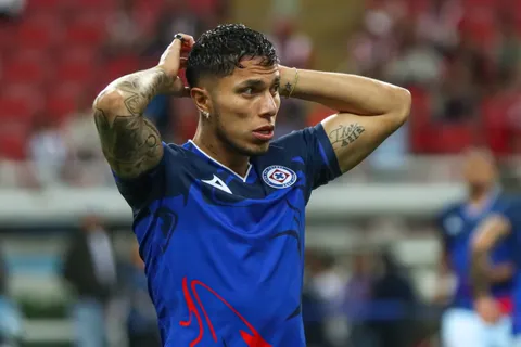Los millones que perderá Cruz Azul con la inminente salida de Carlos Salcedo