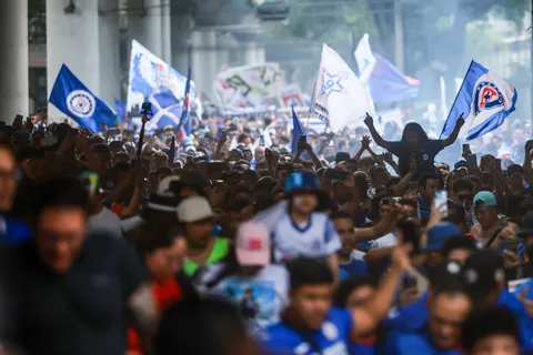 "Mira qué locura...": La canción que propone la afición de Cruz Azul contra Bravos de Juárez