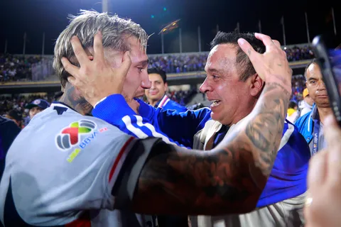 La razón por la que Víctor Velázquez se opone a la salida de Gonzalo Piovi de Cruz Azul