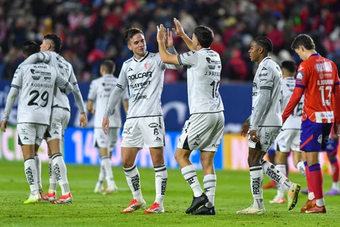Afición de Cruz Azul se vuelca hacia una figura de Necaxa.