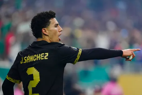Jorge Sánchez se lesionó con la Selección Mexicana.