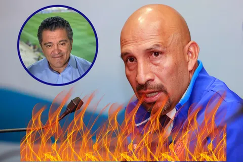 Carlos Hermosillo destruye al Conejo Pérez