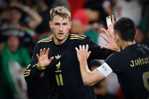 Santiago Giménez anotó un golazo para poner el 2-2 definitivo de México vs. Corea.