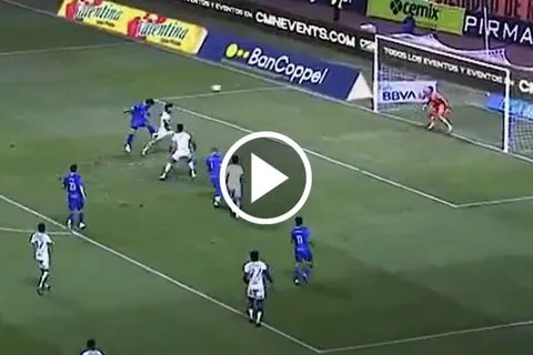 El Toro marcó otro golazo tras abrir el marcador en Puebla.
