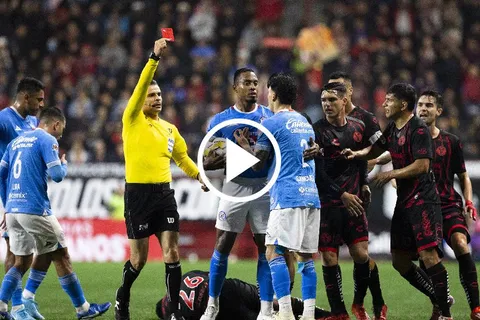 La roja a Sánchez que liquidó a Cruz Azul.