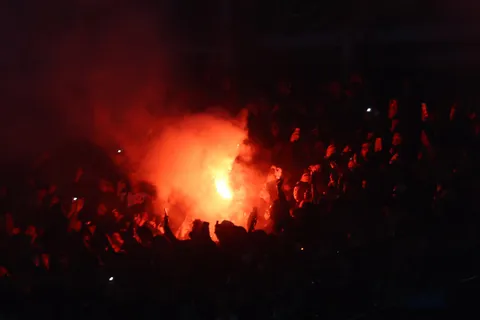 El partido que tuvo a Pol Fernández y Moisés tuvo que ser suspendido por incidentes.