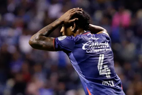Adrián Esparza reveló de qué depende la presencia de Willer Ditta en el Cruz Azul vs. Rayados