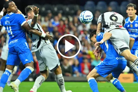 Márquez y una falta que pide todo Cruz Azul.
