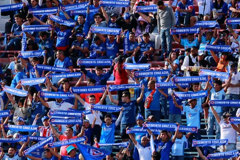 El espectacular recibimiento de la afición de Cruz Azul frente a Pumas.