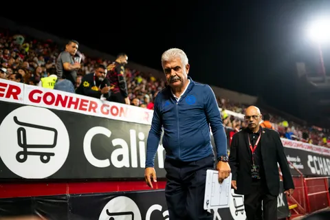 Ricardo Ferretti podría ser cesado como DT de la Máquina