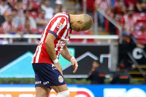 "Un ridículo": Fuertes declaraciones de Carlos Hermosillo contra Chicharito Hernández