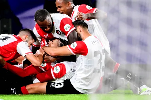 Ex Cruz Azul: Sin Santiago Giménez, el Feyenoord derrota al Celtic en la Liga de Campeones