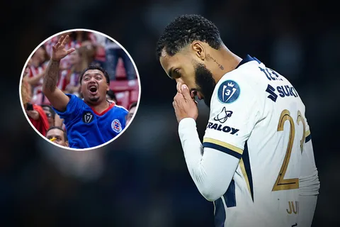 La afición de Cruz Azul no dejó pasar la eliminación de Pumas en Concachampions.