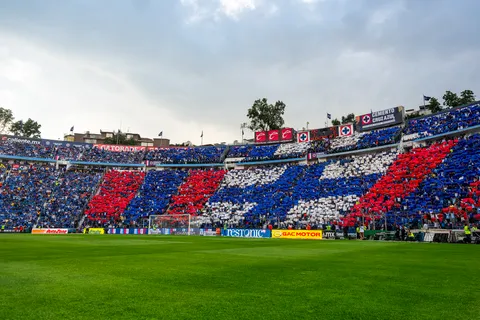 El espectacular mosaico de la afición de Cruz Azul.