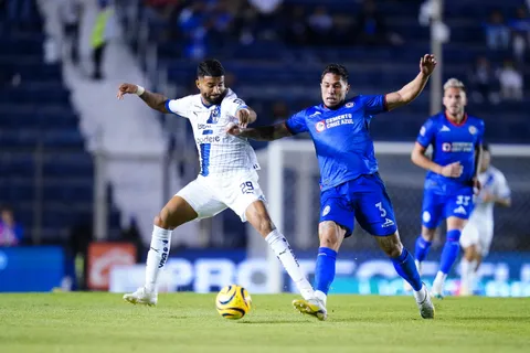 Cruz Azul y Rayados, mano a mano en busca de la final.