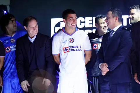 Intereses personales: el verdadero motivo por el que la directiva habría elegido a Pirma como patrocinador de Cruz Azul
