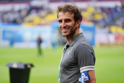 Iván Alonso trabaja para ampliar la plantilla.
