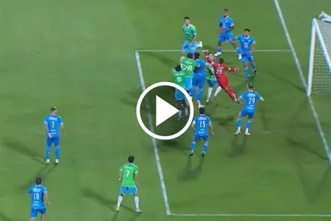 El colombiano tuvo un error en salida y le sirvió el gol a Seattle.