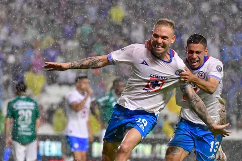 Rodolfo Rotondi en el 11 ideal de la Liga MX tras liderar la voltereta de Cruz Azul ante León