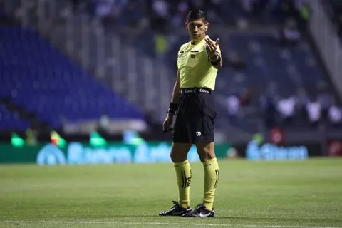 Salvador Pérez Villalobos tendrá su estreno como árbitro principal dirigiendo a Cruz Azul.