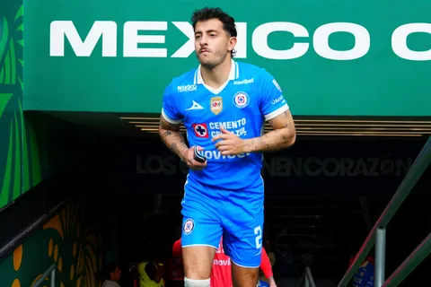 El ex Chivas vio minutos de la mano de Joel Huiqui.