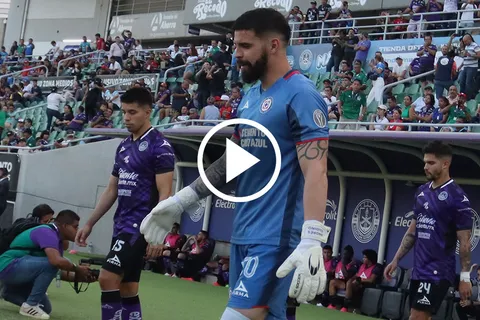 ¡Garrafal error de Andrés Gudiño! Terrible falla del portero de Cruz Azul