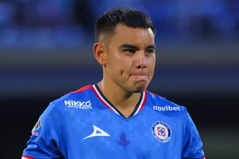 Charly Rodríguez es renovado con Cruz Azul.