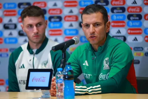 Santi Giménez, envuelto en polémica con la Selección Mexicana.