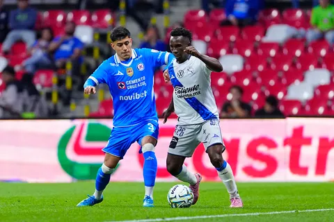 Omar Campos es titular indiscutible en Cruz Azul