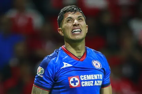 Carlos Salcedo tiene nuevo equipo tras dejar Cruz Azul