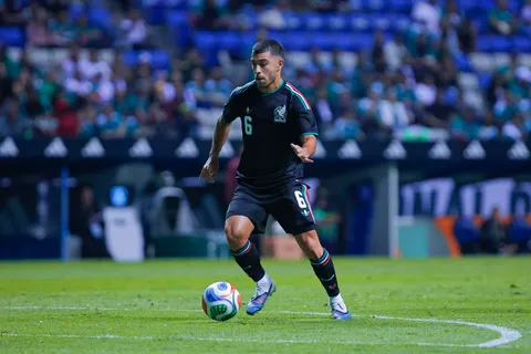 Erik Lira entra en una subasta y Cruz Azul se frota las manos: 5 clubes en Europa lo quieren