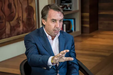 Azcárraga criticó a Lozano por no convocar a Henry y sí a Santi Giménez