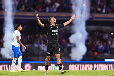 Ángel Sepúlveda llegó a 100 presencias en Cruz Azul ante Monterrey.