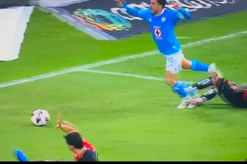 "Ya va en vuelo": Felipe Ramos Rizo considera que favorecieron a Cruz Azul en la jugada del penal