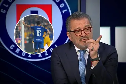 Carlos Hermosillo opinó sobre el trato de Cruz Azul hacia Nacho Rivero.