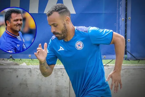 La advertencia de Carlos Hermosillo a Moisés Vieira por ser el nuevo dueño de la 10 en Cruz Azul
