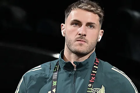 Santi Giménez podría quedar fuera de la Selección Mexicana: la drástica decisión que tomaría Javier Aguirre