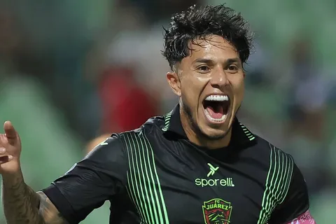 ¿Carlos Salcedo fichará por Rayados para el Clausura 2025?