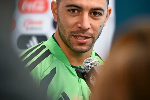 Erik Lira podría salir de Cruz Azul