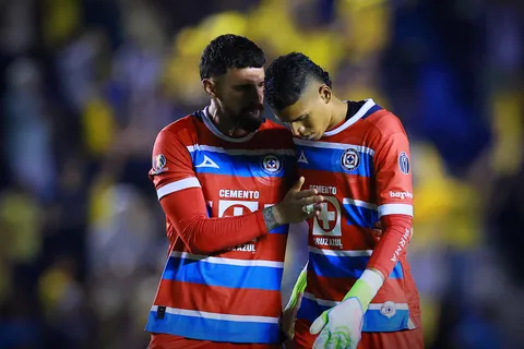 El sustituto de Kevin Mier ya está en Cruz Azul, según Adrián Esparza.