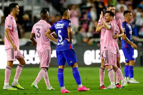 Jugadores de Cruz Azul dejaron escapar miles de dólares por la derrota ante Messi