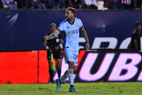 Carlos Rotondi, baja en Cruz Azul ante Necaxa.