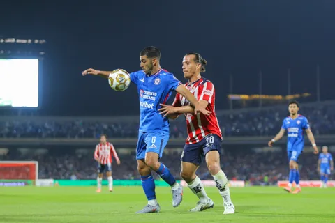 Cruz Azul recibe en el Estadio Cuauhtémoc a las Chivas en un duelo clave por el Clausura 2026.