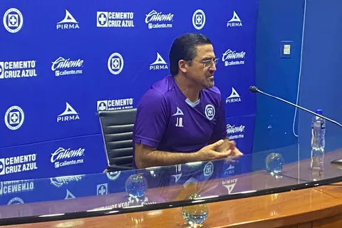 Joaquín Moreno llegó a Cruz Azul como DT pidiendo un delantero