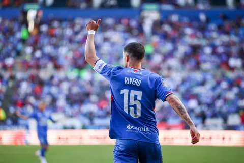 Nacho Rivero recibió un duro golpe en su rostro en la visita a Pachuca.