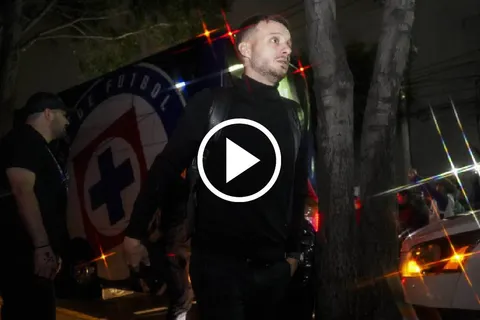 Martín Anselmi fue aclamado por la afición de Cruz Azul.