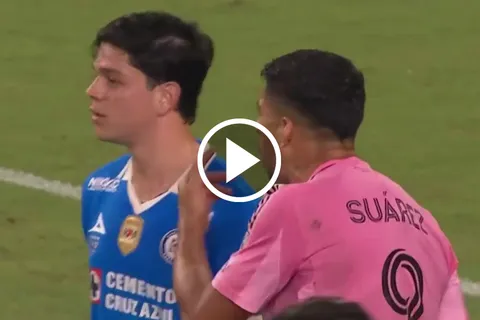 Luis Suárez se hizo de palabras con Amaury García.
