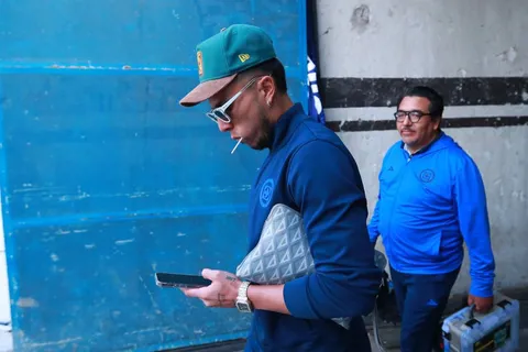 El particular error de Carlos Salcedo en el entrenamiento de Cruz Azul