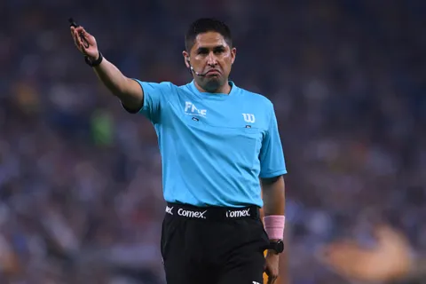 Óscar Mejía ante un controversial historial dirigiendo a Cruz Azul.