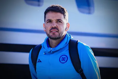 Nicolás Larcamón agradece a la afición de Cruz Azul.
